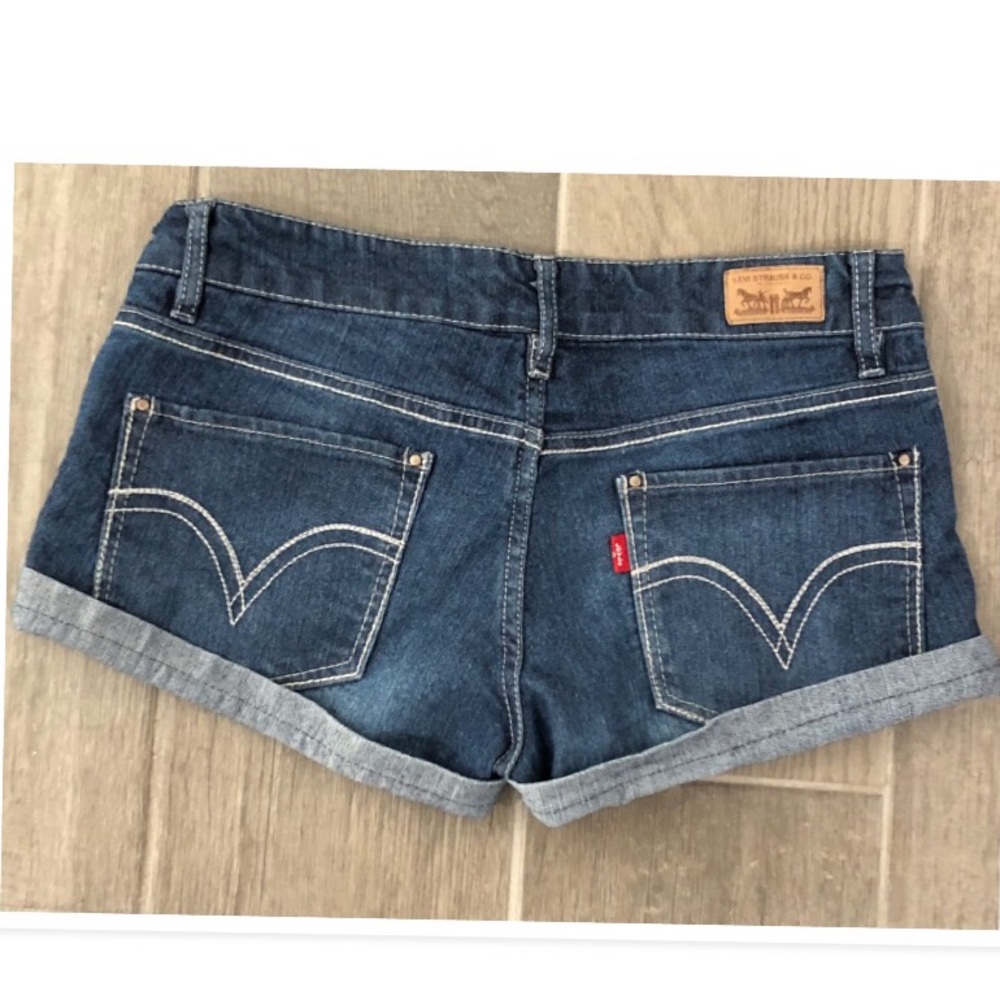 LEVI’S SHORTY SHORTS SIZE 5